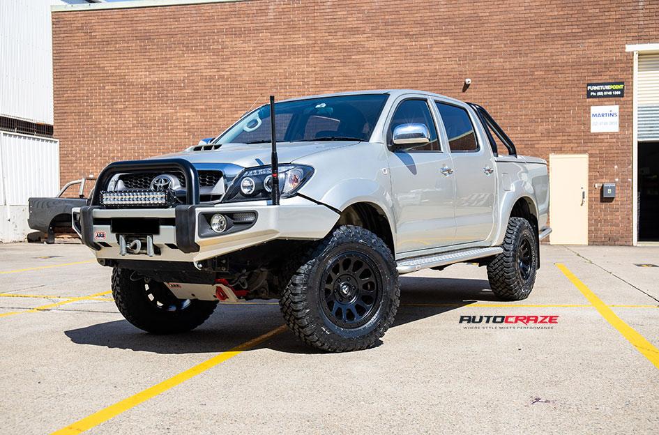 TOYOTA HILUX N70 4WD VECTOR MATTE BLACK
